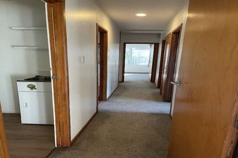 Photo of property in 72 Fitzwater Place, Henderson, Auckland, 0612