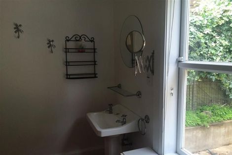 Photo of property in 50 Palliser Road, Roseneath, Wellington, 6011