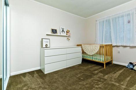 Photo of property in 123 Millbrook Road, Sunnyvale, Auckland, 0612