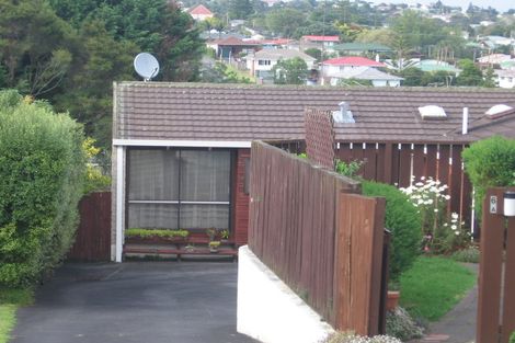 Photo of property in 2/6 Clare Place, Glenfield, Auckland, 0629