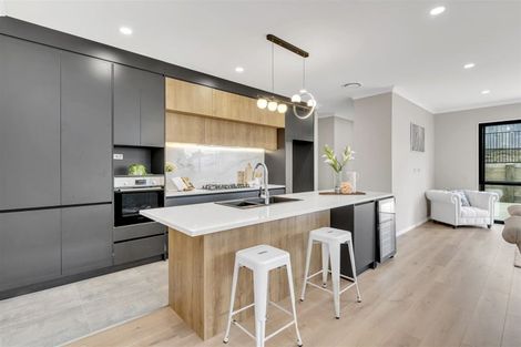 Photo of property in 5 Elevation Street, Flat Bush, Auckland, 2019