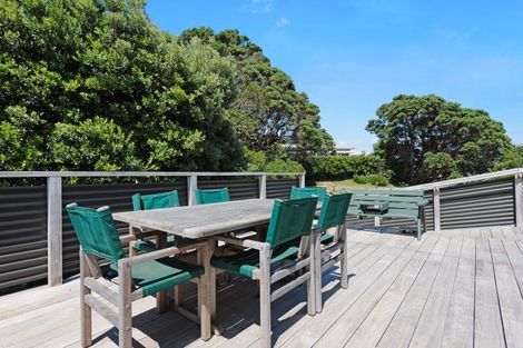 Photo of property in 104 Marine Parade, Paraparaumu Beach, Paraparaumu, 5032