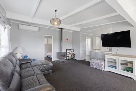 Photo of property in 49 Ngakoti Street, Urenui, 4375