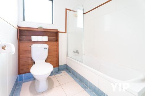 Photo of property in 20 Lyndfield Lane, Newlands, Wellington, 6037