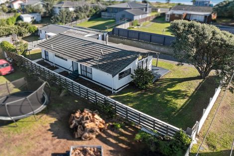 Photo of property in 3 Tasman Road, Otaki Beach, Otaki, 5512