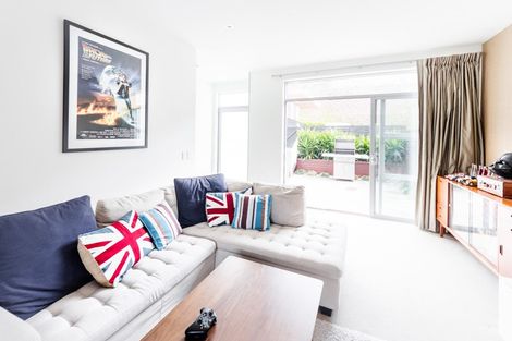 Photo of property in 19 Tiketike Way, Brooklyn, Wellington, 6021