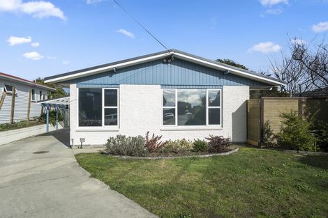Photo of property in 16 Martin Road, Paraparaumu Beach, Paraparaumu, 5032