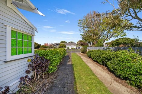 Photo of property in 11 Bear Street, Waverley, 4510