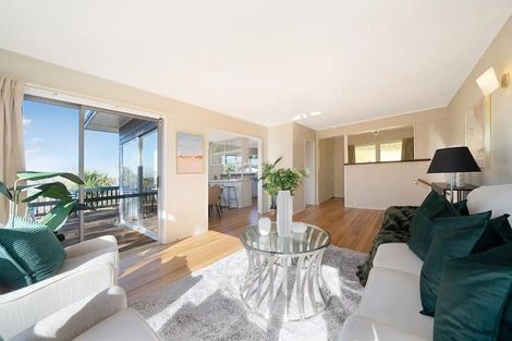 Photo of property in 28 Manhattan Heights, Glendene, Auckland, 0602