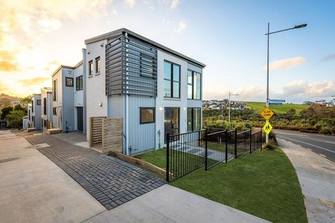 Photo of property in 1/1090 Beach Road, Torbay, Auckland, 0630
