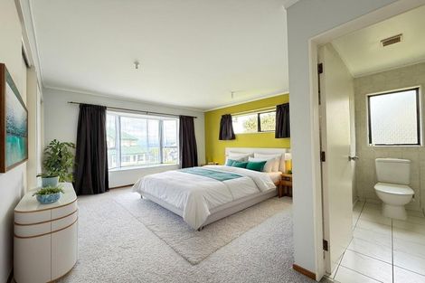 Photo of property in 3 Tamworth Crescent, Newlands, Wellington, 6037