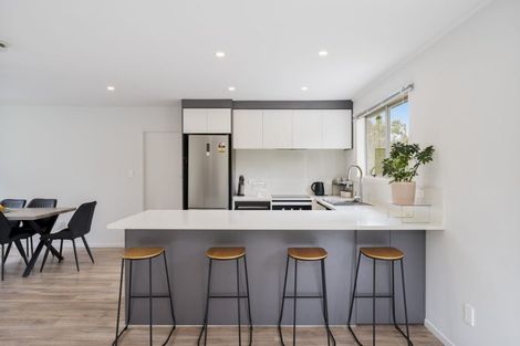 Photo of property in 37 Clyma Place, Massey, Auckland, 0614