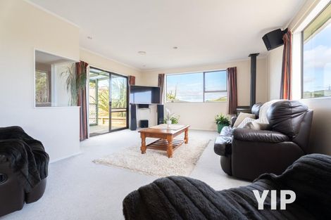 Photo of property in 20 Lyndfield Lane, Newlands, Wellington, 6037