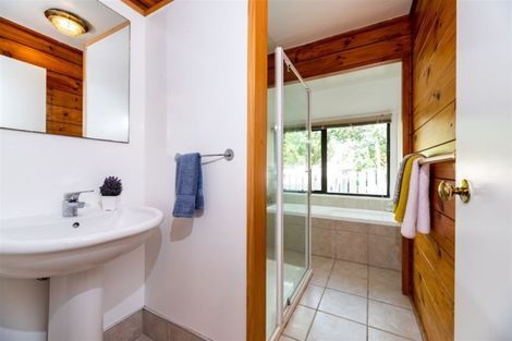 Photo of property in 64 Waimumu Road, Massey, Auckland, 0614