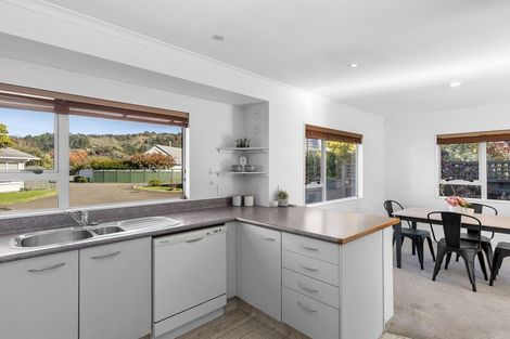 Photo of property in 18 Millwood Place, Silverstream, Upper Hutt, 5019