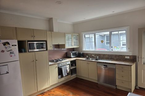 Photo of property in 28 List Street, Welbourn, New Plymouth, 4310
