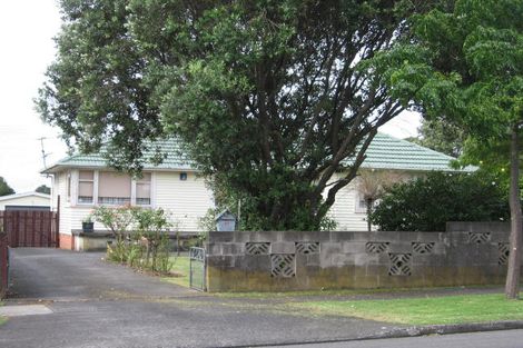 Photo of property in 37 Flanshaw Road, Te Atatu South, Auckland, 0610