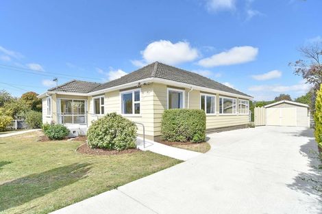 Photo of property in 17 Bateman Avenue, Bryndwr, Christchurch, 8053