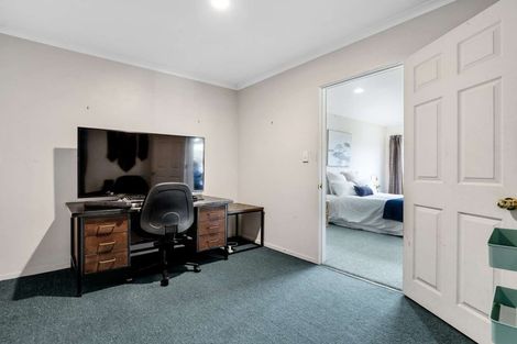 Photo of property in 30 Capricorn Place, Kawaha Point, Rotorua, 3010