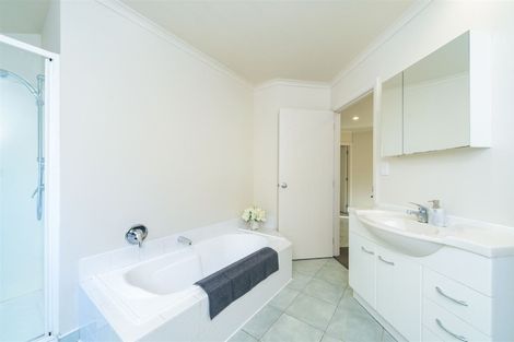 Photo of property in 5 Montana Way, Milson, Palmerston North, 4414