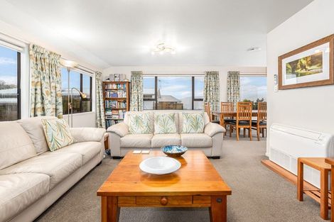 Photo of property in 154 Kahu Road, Paremata, Porirua, 5024
