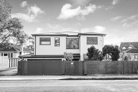 Photo of property in 49 Matipo Road, Te Atatu Peninsula, Auckland, 0610