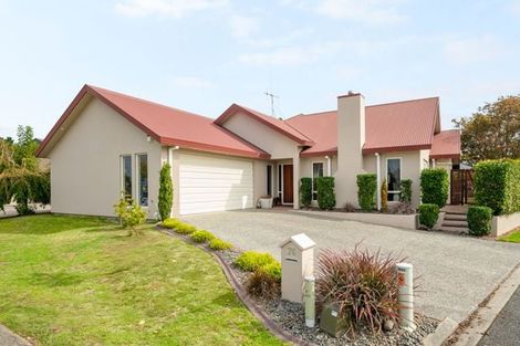 Photo of property in 76 Saint James Drive, Huntington, Hamilton, 3210