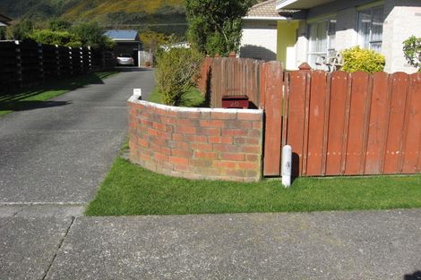 Photo of property in 20 Matthews Road, Wainuiomata, Lower Hutt, 5014