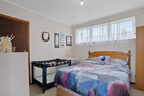 Photo of property in 15 Renata Crescent, Te Atatu Peninsula, Auckland, 0610