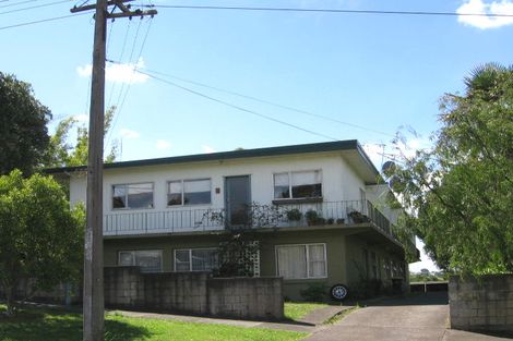 Photo of property in 1/16 Rutland Road, Stanley Point, Auckland, 0624