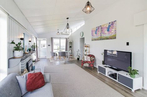 Photo of property in 16 Linklater Avenue, Foxton Beach, Foxton, 4815