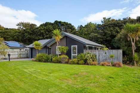 Photo of property in 1 Banks Boulevard, Whitby, Porirua, 5024
