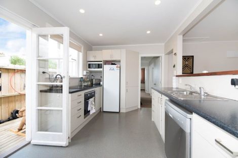 Photo of property in 5b Sheehan Road, Te Atatu South, Auckland, 0610