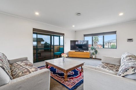 Photo of property in 5 Macadamia Close, Goodwood Heights, Auckland, 2105