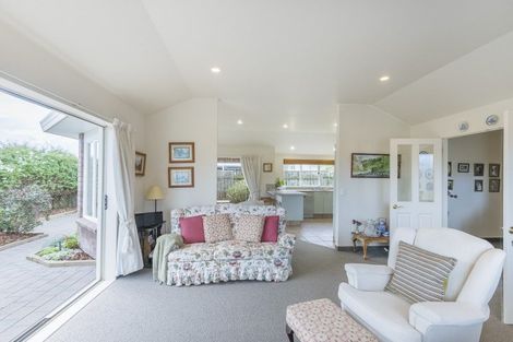 Photo of property in 100 Michael Road, Paraparaumu Beach, Paraparaumu, 5032