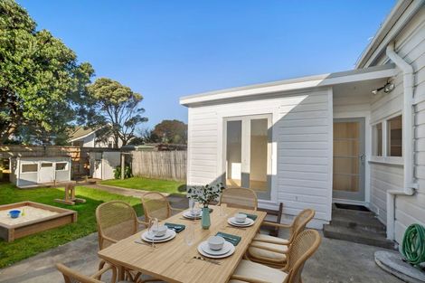 Photo of property in 123 Onepu Road, Lyall Bay, Wellington, 6022