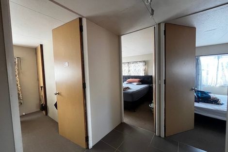 Photo of property in 20 Ocean View Road, Northcote, Auckland, 0627