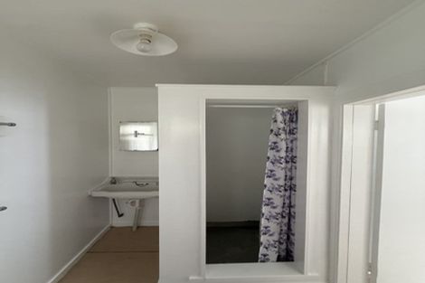 Photo of property in 8 Rixon Grove, Mount Victoria, Wellington, 6011