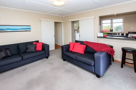 Photo of property in 1/80 Gloria Avenue, Te Atatu Peninsula, Auckland, 0610