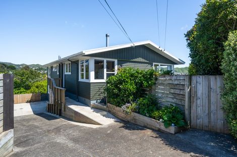 Photo of property in 11 Pauline Way, Paparangi, Wellington, 6037