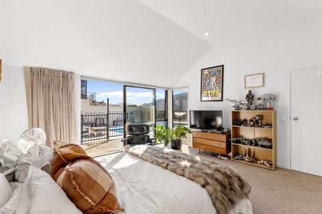 Photo of property in 8 Elizabeth Place, Kelvin Heights, Queenstown, 9300