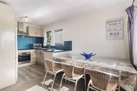 Photo of property in 6 Katrina Place, Massey, Auckland, 0614