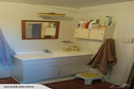 Photo of property in 16 Holiday Road, Stanmore Bay, Whangaparaoa, 0932