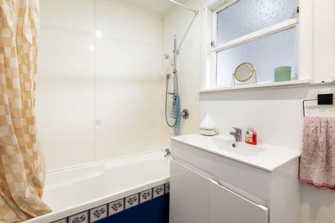 Photo of property in 522 Beach Road, Murrays Bay, Auckland, 0630