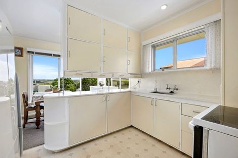 Photo of property in 38 Hobsonville Road, West Harbour, Auckland, 0618