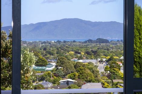 Photo of property in 83 Kakariki Grove, Waikanae, 5036
