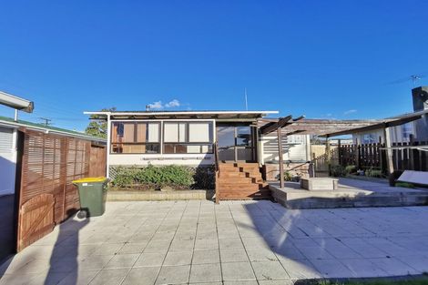Photo of property in 6 Marlene Avenue, Te Atatu South, Auckland, 0610