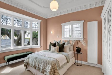 Photo of property in 10 Mangorei Road, Strandon, New Plymouth, 4312