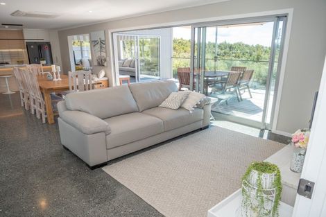 Photo of property in 116 Stratford Drive, Cable Bay, 0420