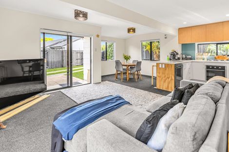 Photo of property in 5b Lyn Grove, Papamoa Beach, Papamoa, 3118